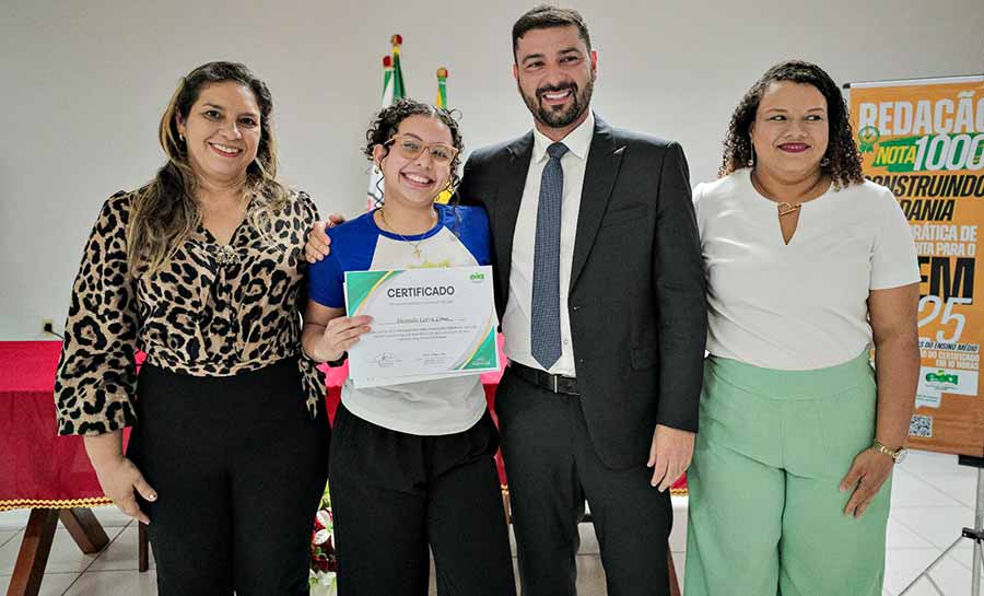 Com mais de cem alunos contemplados, Nicolau Jr leva oficina de redação para Escola Lourival Pinho