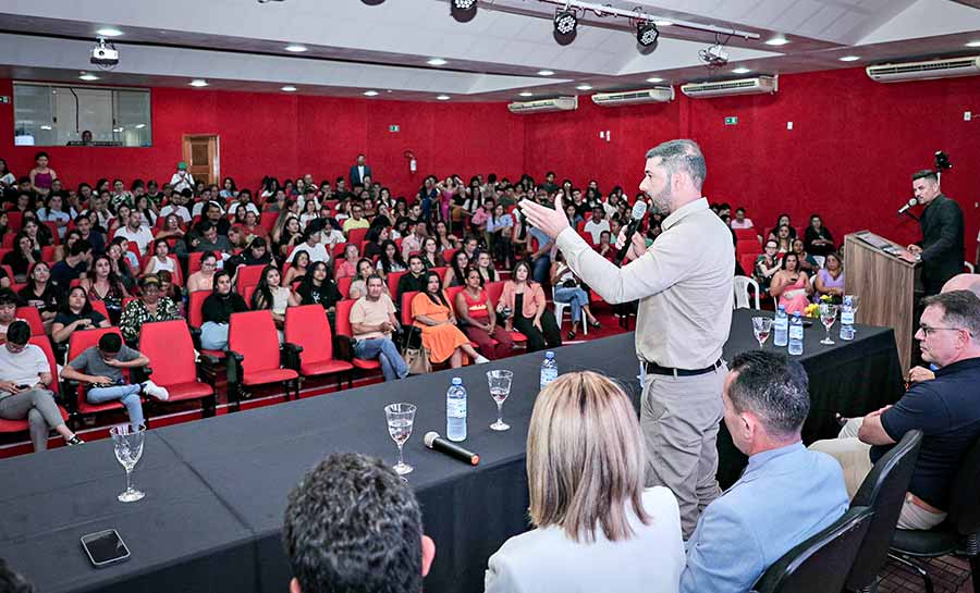 Nicolau Júnior prestigia abertura da Semana da Enfermagem e reafirma compromisso com a categoria