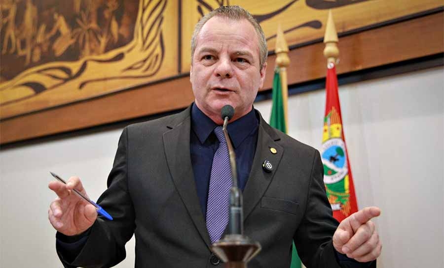 Pedro Longo denuncia proposta de aumento de cadeiras na Câmara e alerta para prejuízos ao Acre