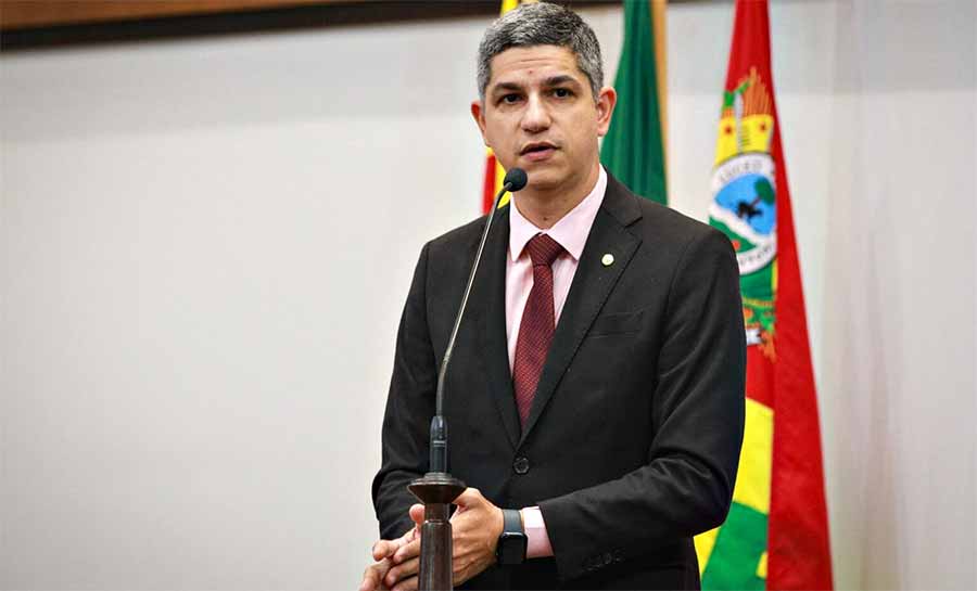 Fagner Calegário critica gestão da Saúde após morte de adolescente em Feijó: “Vergonha que não pode passar no crédito ou no débito”