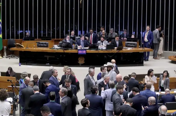 Um exemplo que não deveria ser do Senado