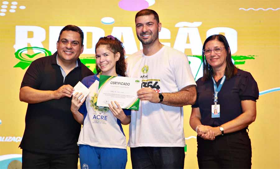 Deputado Gilberto Lira destaca poder transformador da educação em encerramento do “Redação Nota Mil