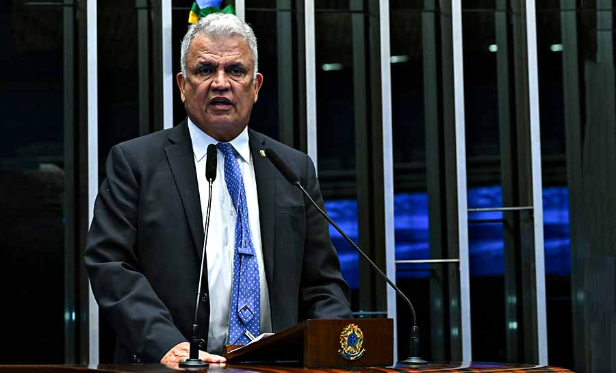 Petecão garante R$ 3,6 milhões para aquisição de maquinários em municípios do Acre