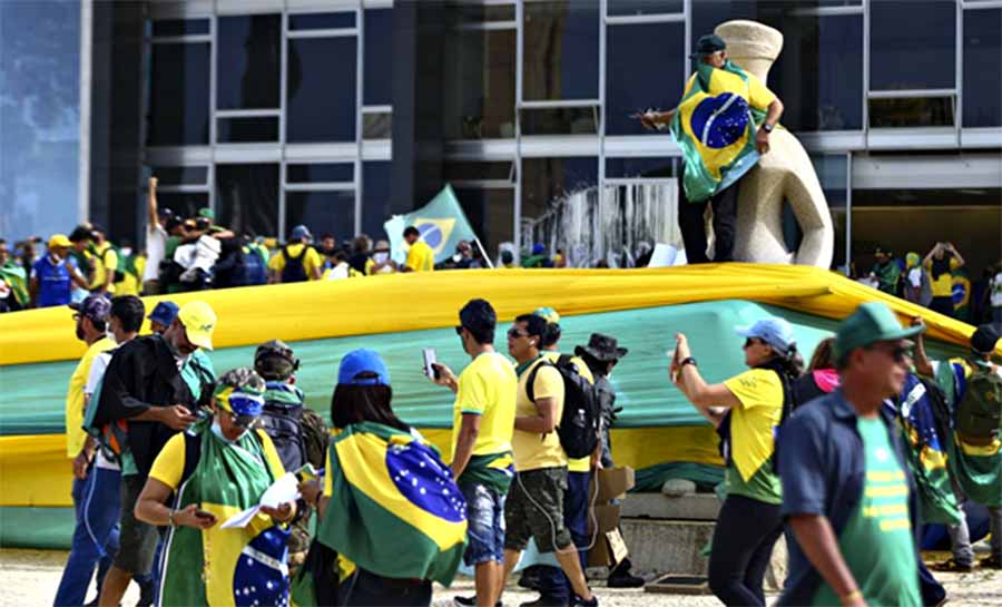 Como se formam os golpistas?
