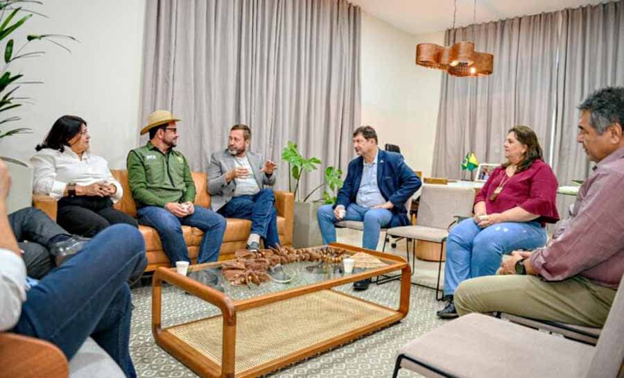 Governador Gladson Camelí e representantes da Mútua discutem logística e transporte no Acre