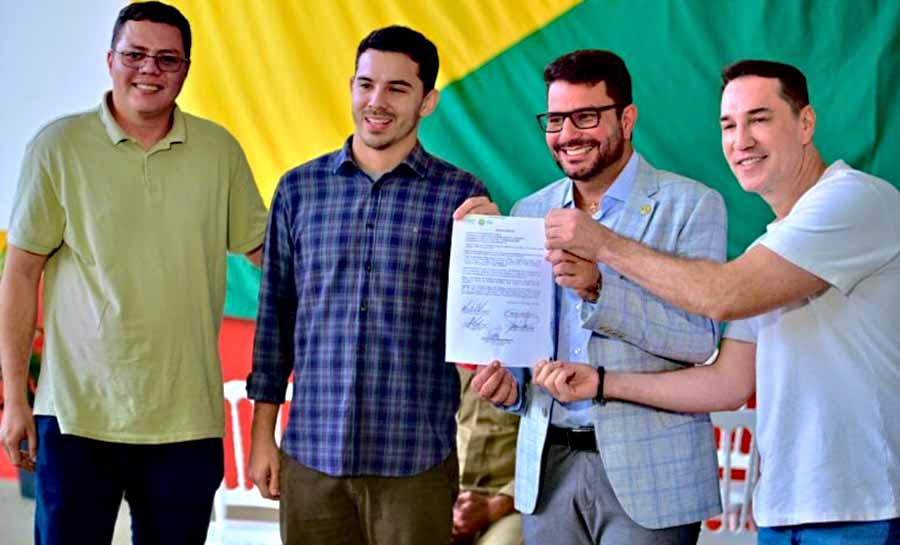 Governador anuncia reforma de quadra de esportes que vai beneficiar moradores do bairro Ivete Vargas