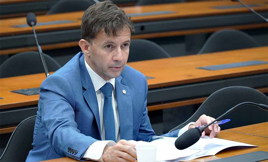 Projeto de Lei de Eduardo Velloso propõe uso do Pix em compras e transferências internacionais
