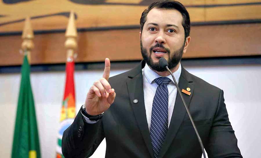 Jarude denuncia que Governo quer pegar de volta dinheiro de medicamento de jovem com câncer: “COVARDES!”