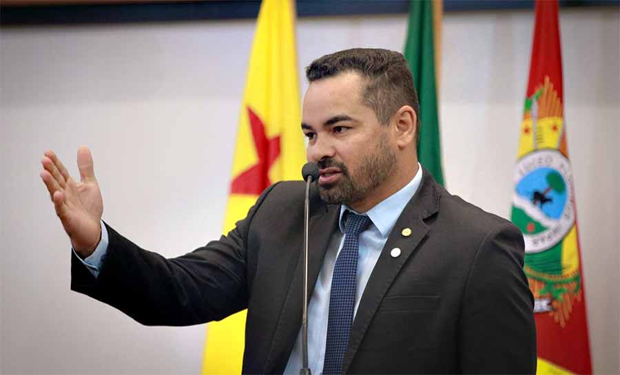 Arlenilson Cunha esclarece dados sobre educação infantil e comenta visita do presidente Lula ao Acre