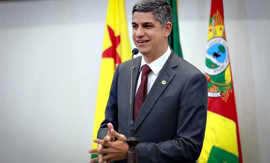 Fagner Calegário alerta sobre possível fraude em licitação nos municípios de Capixaba e Plácido de Castro