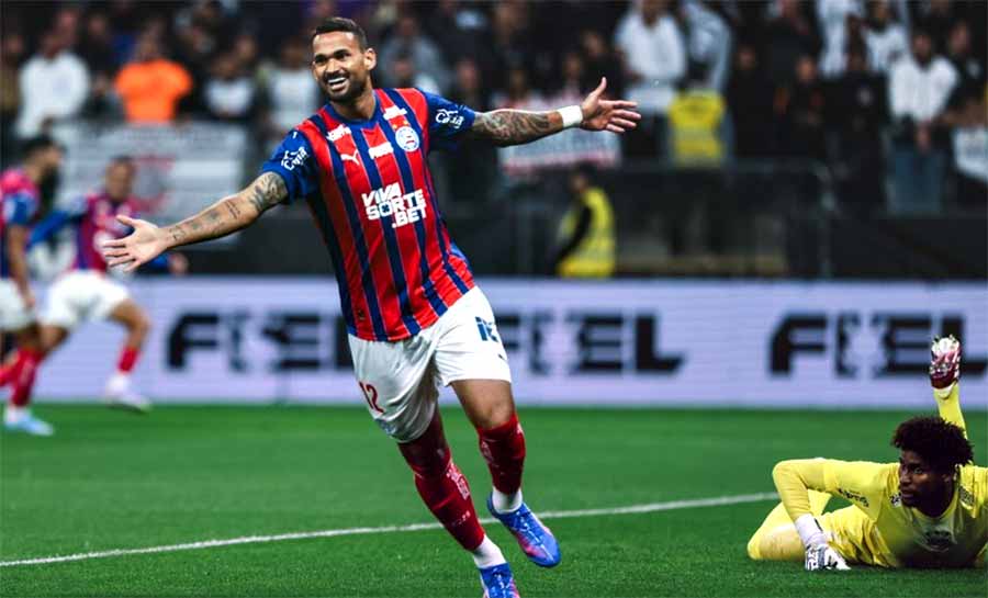 Em jogo movimentado e VAR protagonista, Bahia derrota Corinthians