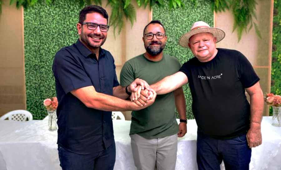 Governador Gladson Camelí prestigia terceira noite do Festival do Açaí em Feijó