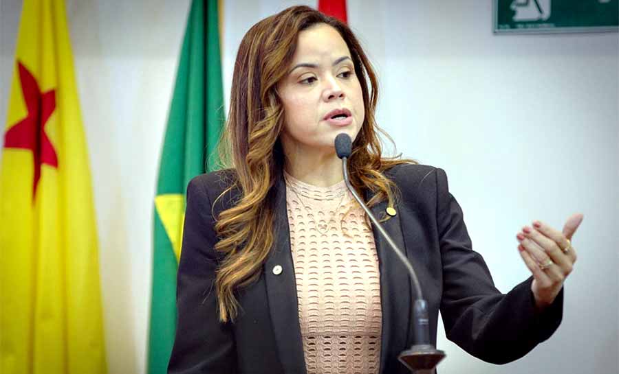 Michelle Melo defende fortalecimento da democracia e mais mulheres na política