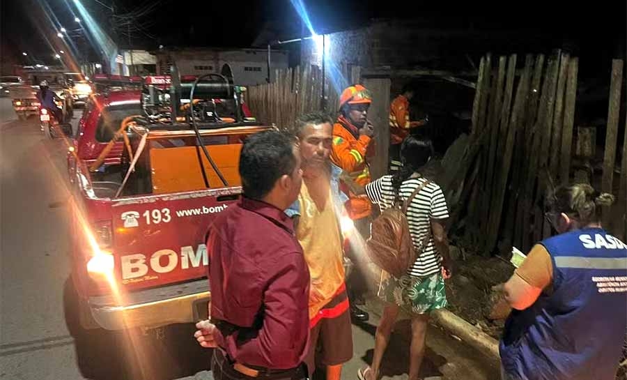 Casa desaba em bairro de Rio Branco; família é retirada e recebe aluguel social
