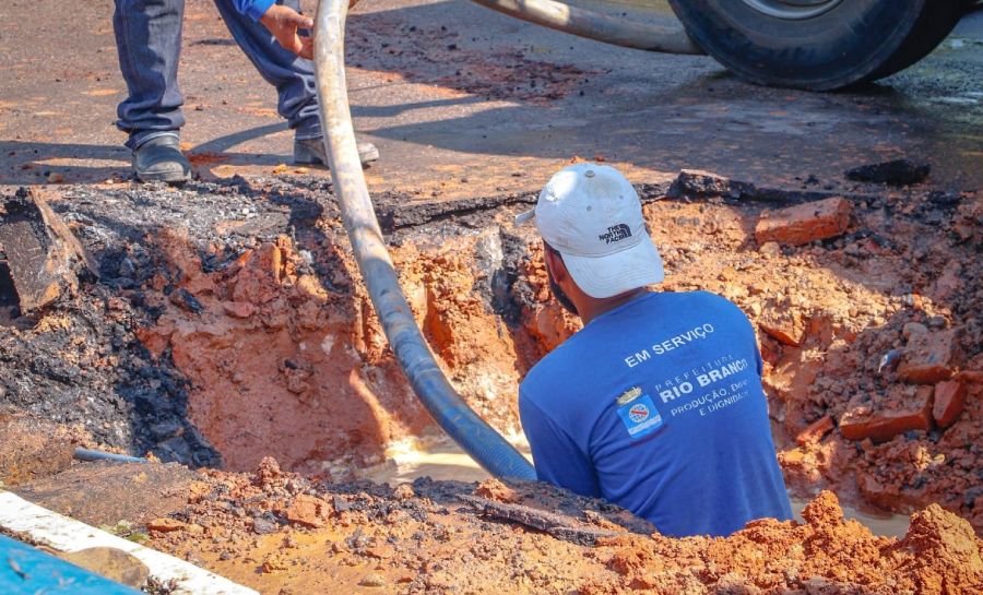 Prefeitura de Rio Branco intensifica reparos na rede de água após rompimento de adutora
