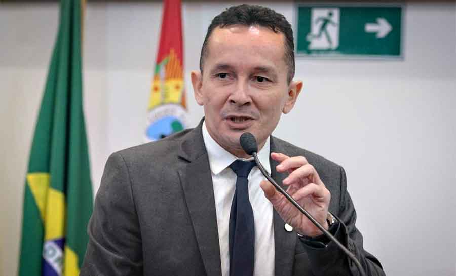 Adailton Cruz critica precarização da Saúde e cobra melhorias no Programa Opera Acre