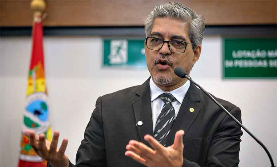 Edvaldo Magalhães critica gastos do governo com aeronaves: “Virou a farra dos jatinhos”