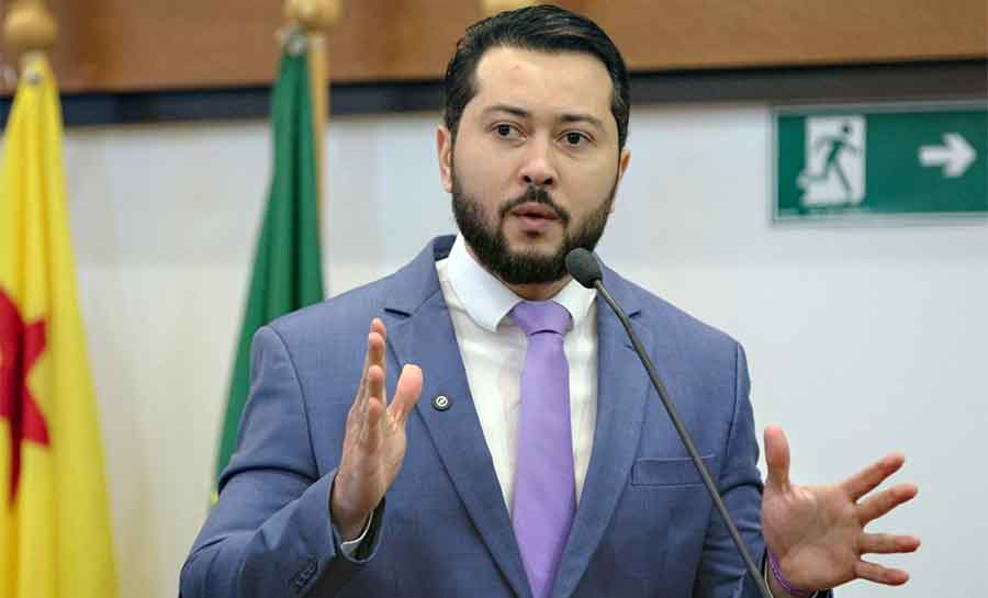 Jarude critica gastos do governo com fretamento de aeronaves: “63 milhões dariam para cuidar de oito municípios”