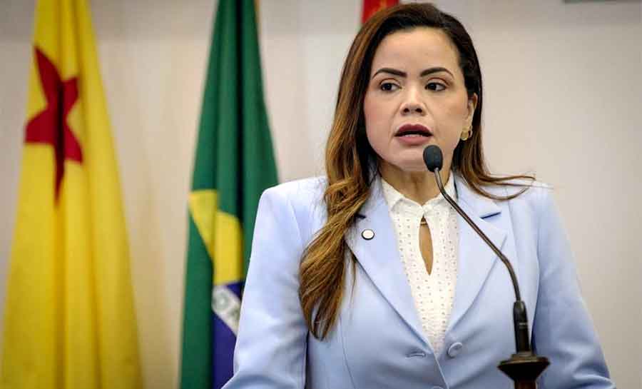 Michelle Melo cobra transparência no Programa Opera Acre e propõe audiência pública