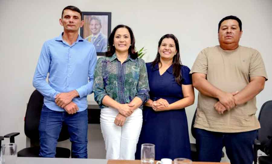 Governadora em exercício Mailza recebe vereadores de Tarauacá e discute medidas para ampliar políticas de assistência e de saúde no município