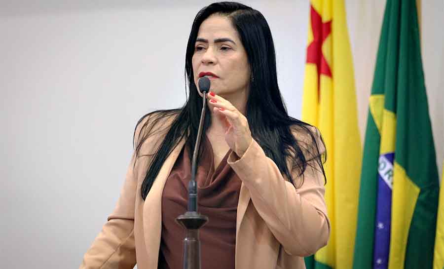 Maria Antônia cobra instalação de agências da Caixa em Marechal Thaumaturgo e Rodrigues Alves