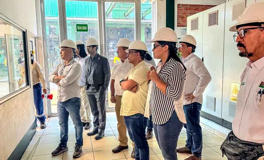 Deputado Gonzaga visita fábrica no Peru e reforça parceria comercial entre Acre e Pucallpa