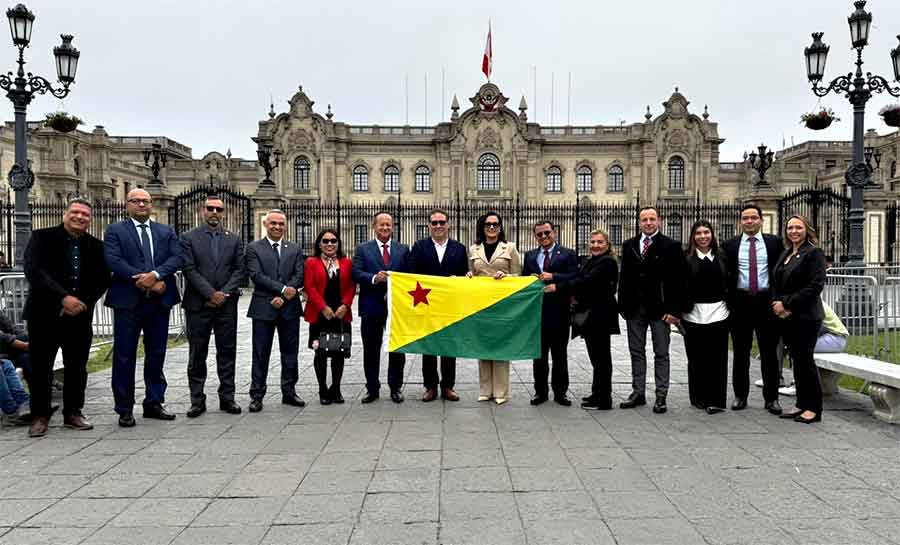 Mailza e Gonzaga participam de reunião com presidente do Peru para tratar de construção de ferrovia e rodovia