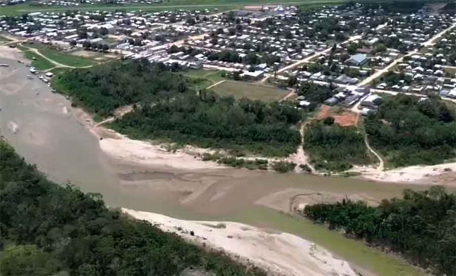 No AC, Rio Tarauacá fica abaixo de 75 centímetros e moradores atravessam a pé: ‘Nunca tinha visto tão raso’