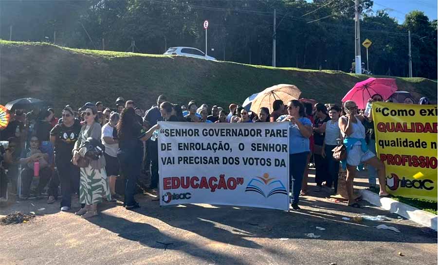 Servidores suspendem aulas em Cruzeiro do Sul e cobram melhorias na Educação