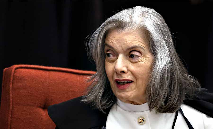 Cármen Lúcia forma maioria pela condenação de Bolsonaro e aliados
