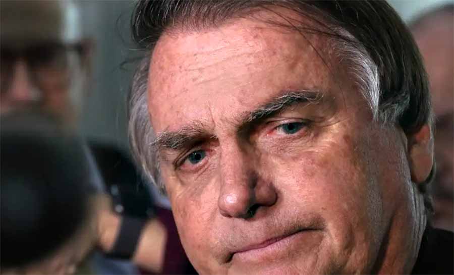 Com anemia, Bolsonaro deixa hospital e volta à prisão domiciliar