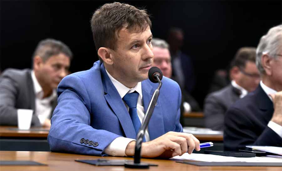 Eduardo Velloso apresenta projeto de lei para isentar impostos sobre líquido conservador da córnea e ampliar acesso a transplantes