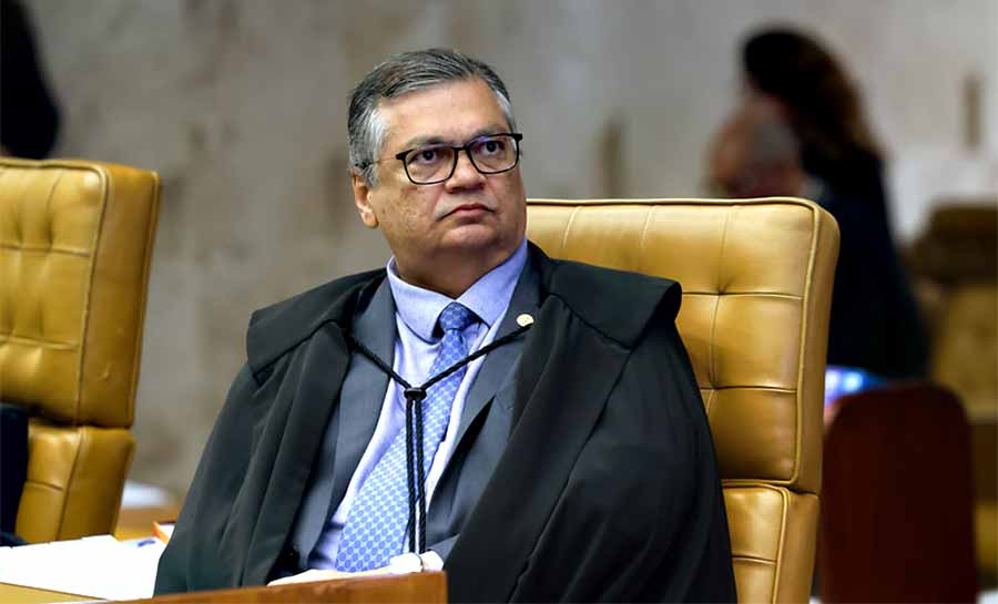 Dino cita indícios de crimes e suspende repasses de emendas a nove municípios