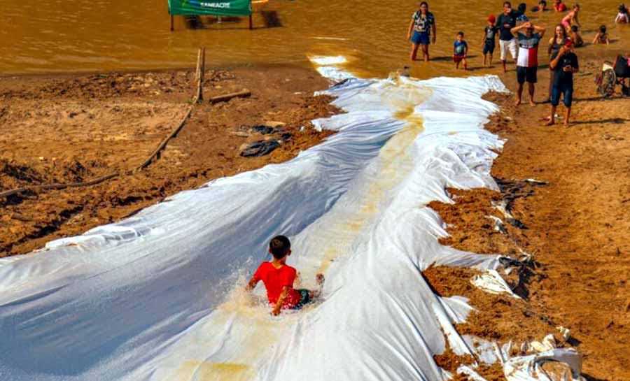 Saneacre leva lazer e serviço de hidratação ao Festival de Praia de Brasileia