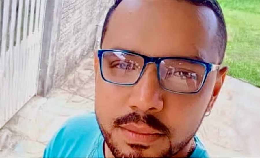 ‘Tirou a vida do meu filho covardemente’, diz mãe de acreano morto com 11 facadas no MT