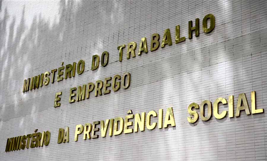 Governo notifica patrões sobre atraso do FGTS de empregadas domésticas