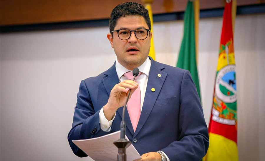 Eduardo Ribeiro celebra sanção da Lei que garante transporte para mães vulneráveis