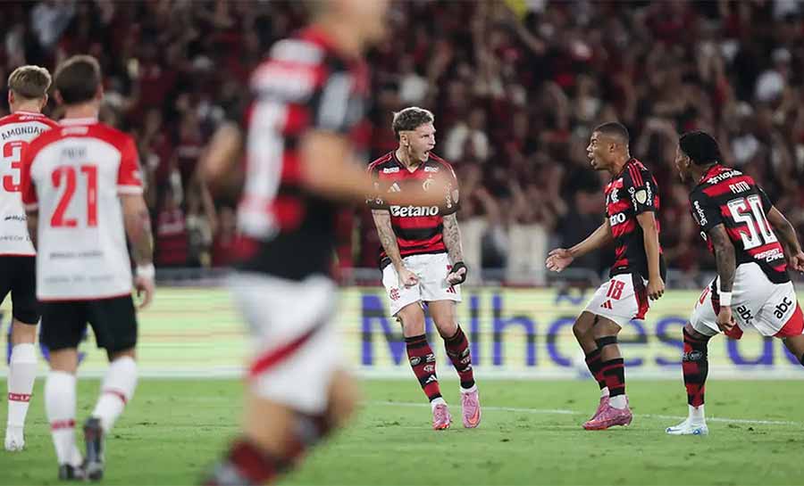 Com direito a gol relâmpago, Flamengo derrota Estudiantes no Maracanã