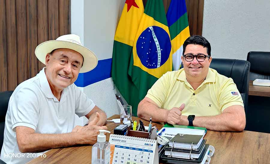 Bocalom visita Brasiléia, destaca vocação agrícola do município e recebe elogios de Carlinhos do Pelado