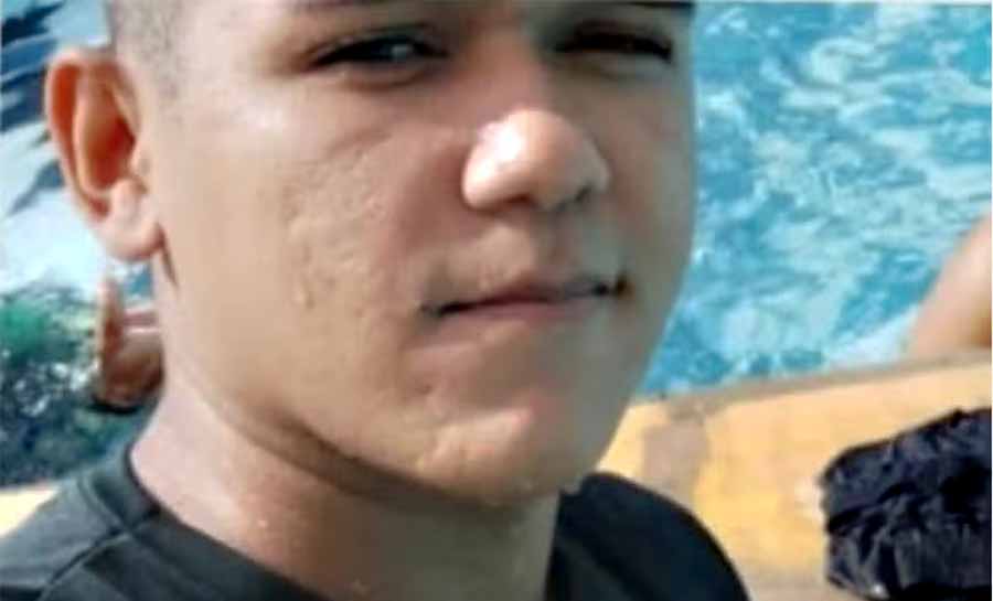 Jovem de 24 anos morre após bater moto contra poste em Rio Branco