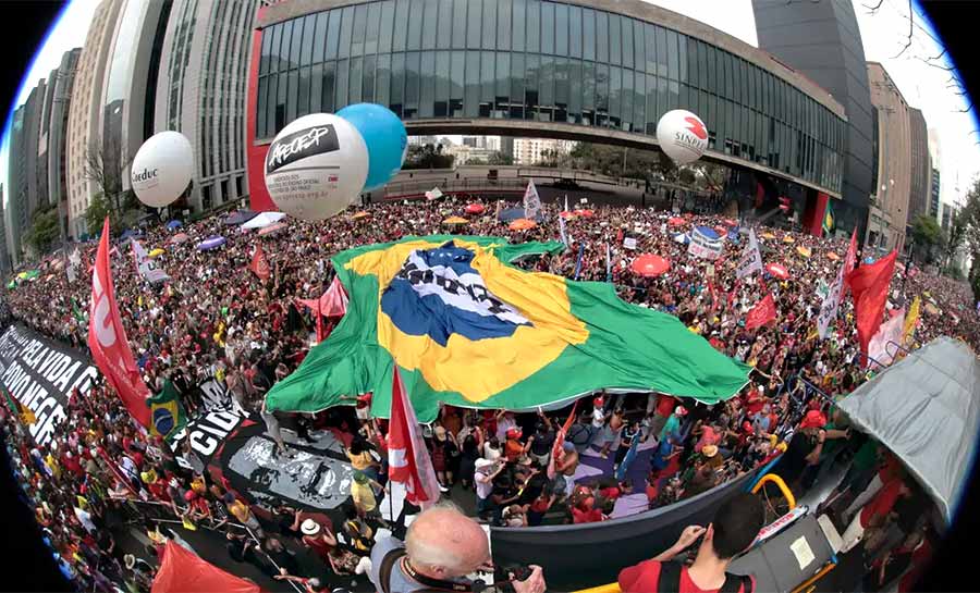 São Paulo tem 42 mil pessoas em ato contra PEC da Blindagem e anistia