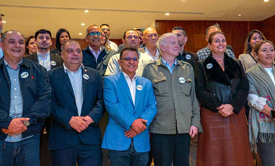 Gonzaga participa do "Acre Day" na Expocruz e discute parcerias com bolivianos, rondonienses e mato-grossenses