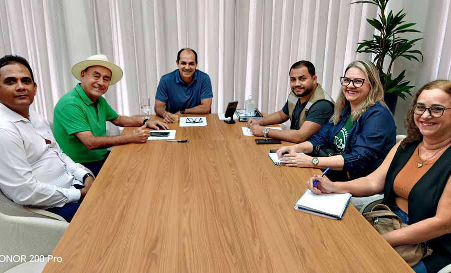 Tião Bocalom e Zequinha Lima alinham pautas para assembleias da Amac e do Cinreso em Cruzeiro do Sul