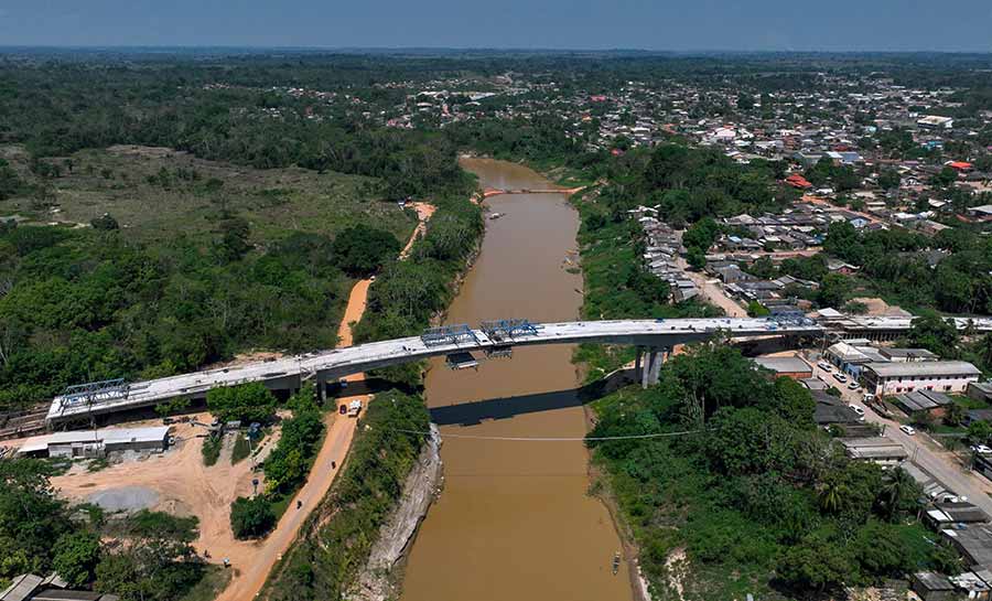 Ponte da Sibéria, que vai integrar distritos de Xapuri, entra em fase de conclusão e governador prevê entrega para outubro