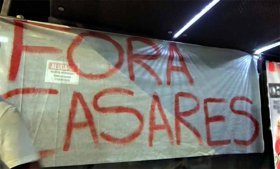 Torcida do São Paulo quer saída de Casares e pede Morumbis vazio