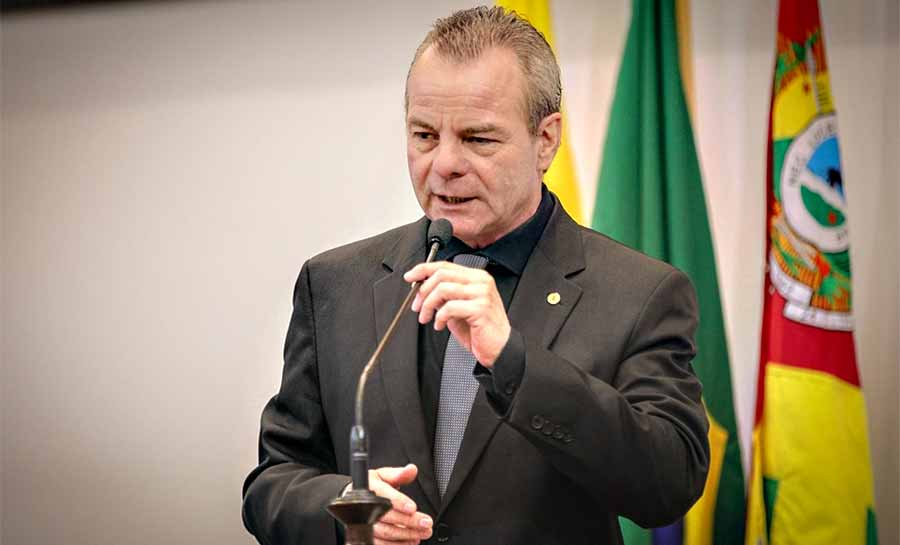 Pedro Longo cobra solução para hospital de Feijó, apoio às escolas rurais e inclusão de pessoas com TEA no mercado de trabalho