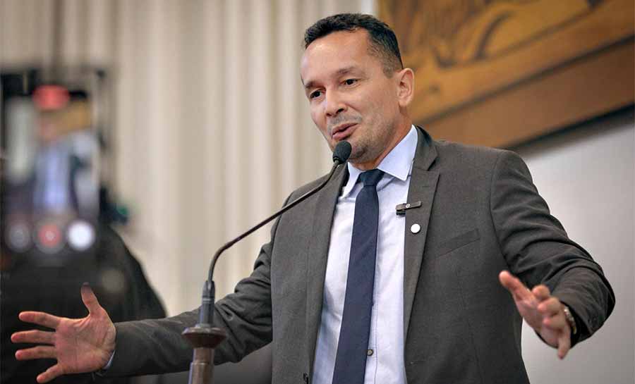 Adailton Cruz cobra entrega do plano da saúde e reafirma apoio a projeto que veda gastos milionários com shows