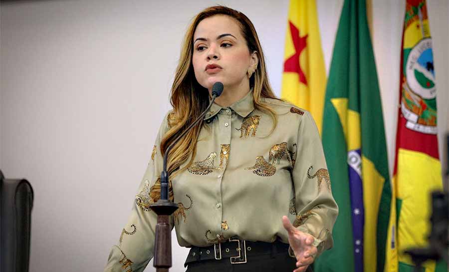 Michelle Melo propõe PL para priorizar servidores e proibir shows milionários