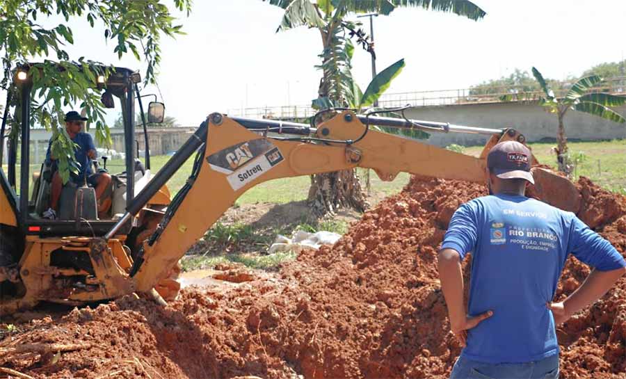 Adutora rompe na ETA II, mas equipes da Prefeitura trabalham para garantir abastecimento no Segundo Distrito
