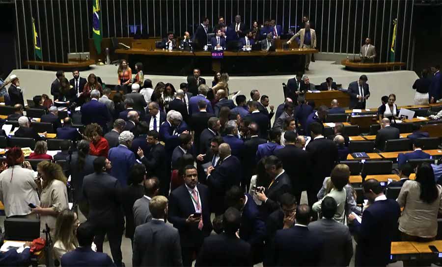 Câmara aprova isenção do IR para quem ganha até R$ 5 mil